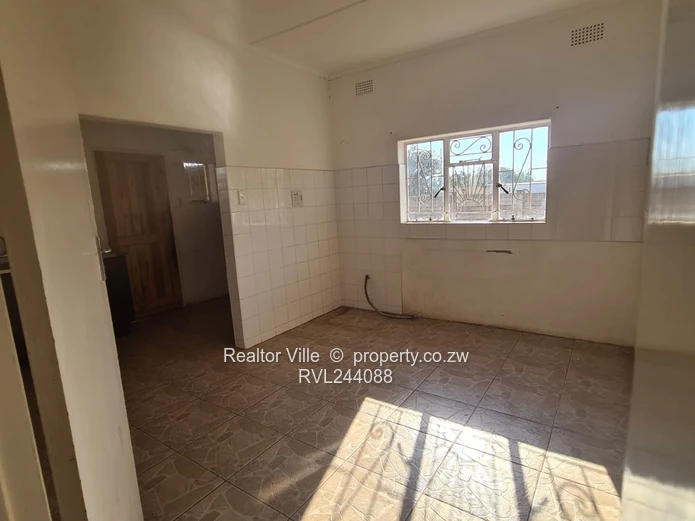 4 Bedroom House for Sale in QueensPark