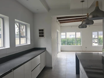 3 Bedroom Flat & Apartment