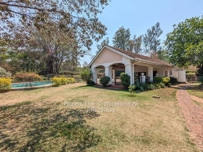 Bridgeways Renovated 3-Bed Townhouse - Available Immediately!