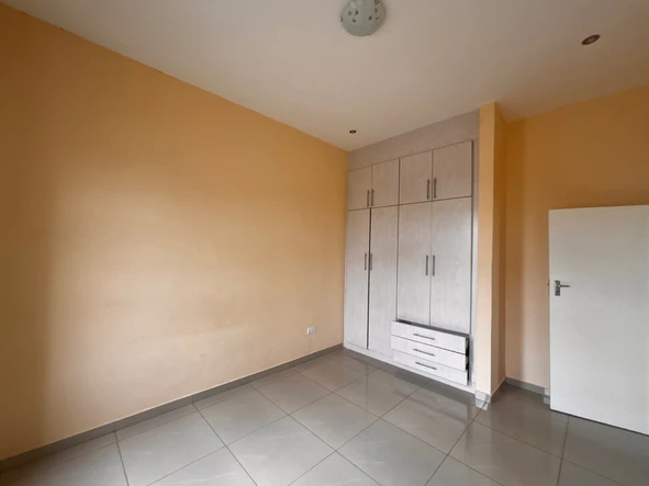 5 Bedroom Flat & Apartment