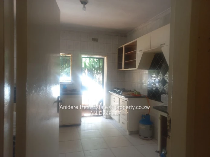 Greendale 4-Bed Home on 4395m² 