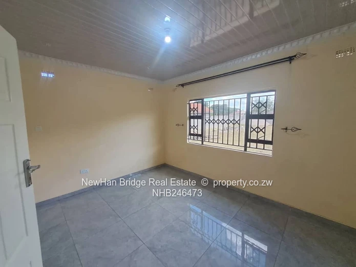 2-Bed Cottage in Walled Zimre Park — Garden, Fitted Kitchen (Sole Mandate)