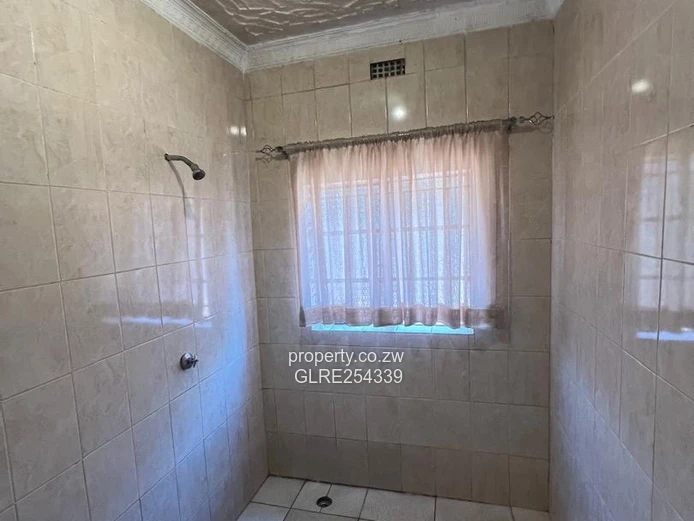 3-Bed House Marimba Park — Walled 2000m², Tank & Solar