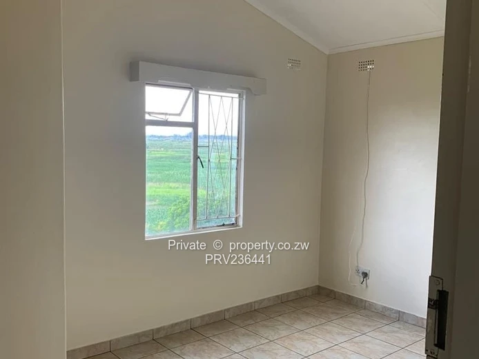 Beautiful and neat 2bed flat in Mufakose , Mukonono Rd. All floors are tiled .