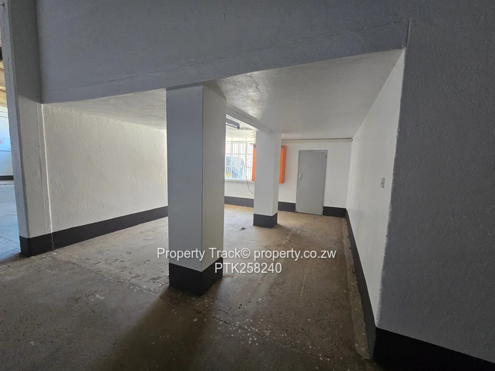 Warehouse property to let, available immediately 