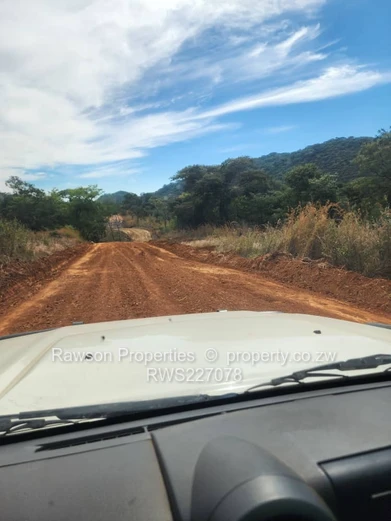 1121ha Karoi Lakeside Farm — Dam, Woodland & Tracks