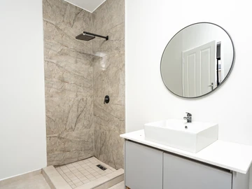 3 Bedroom Flat & Apartment