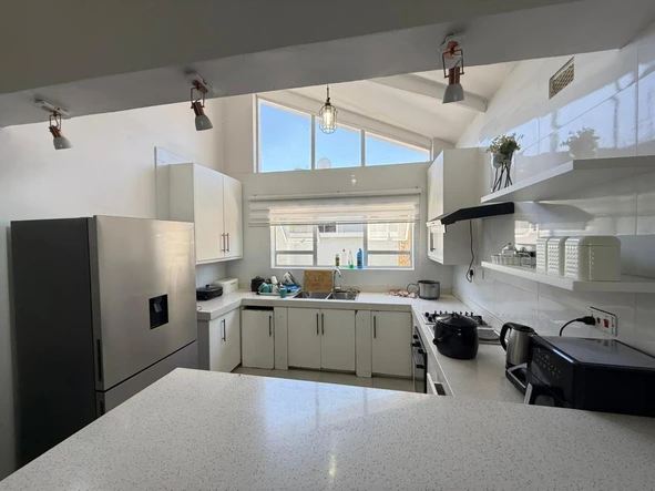 3 Bedroom Flat & Apartment