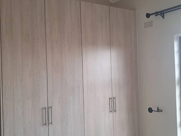 2 Bedroom Flat & Apartment