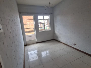 2 Bedroom Flat & Apartment
