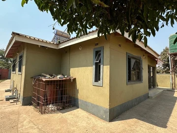 Spacious 5BR House in Budiriro