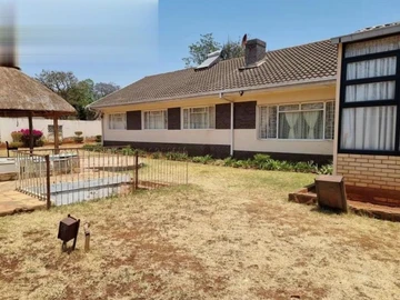Suburbs house For Sale