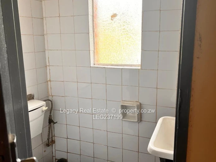 Value-For-Money 3-Bedroom Flat in Prospect,Down -Floor  Flat  in a Convinient Prospect Location