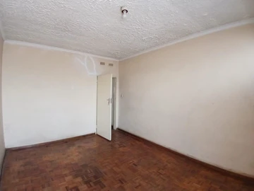 2 Bedroom Flat & Apartment