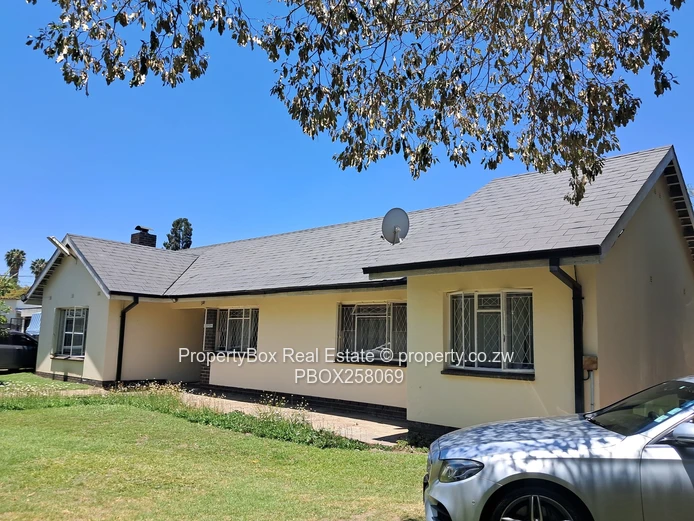 Charming Eastlea Property for sale in a commercialized Suburb!
