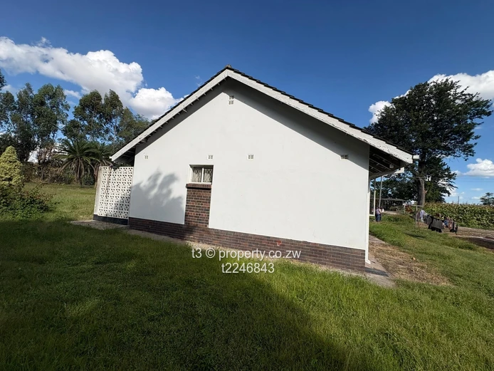 Hatfield 3-Bed Home on 4,865m² — Borehole & Big Yard