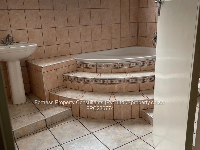 Solid Golden Oldie – 5-Bedroom Double-Storey Home for Rent in The Grange 