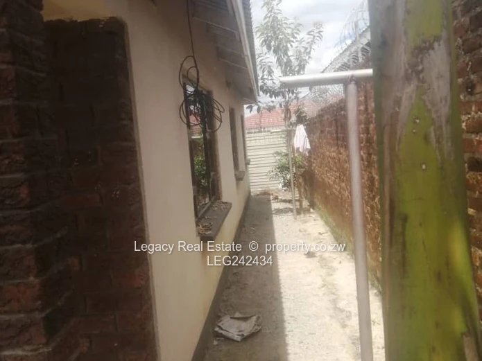 Glaudina House to Let – Solar, Borehole & Water Tank