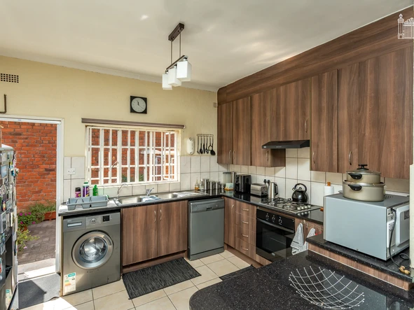 3 Bedroom Flat & Apartment