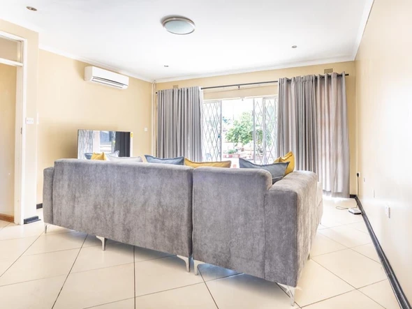 2 Bedroom Flat & Apartment