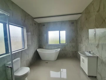 4 Bedroom Flat & Apartment