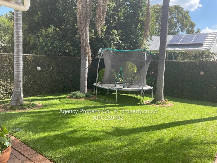 Immaculate Secure Townhouse Close To All Amenities