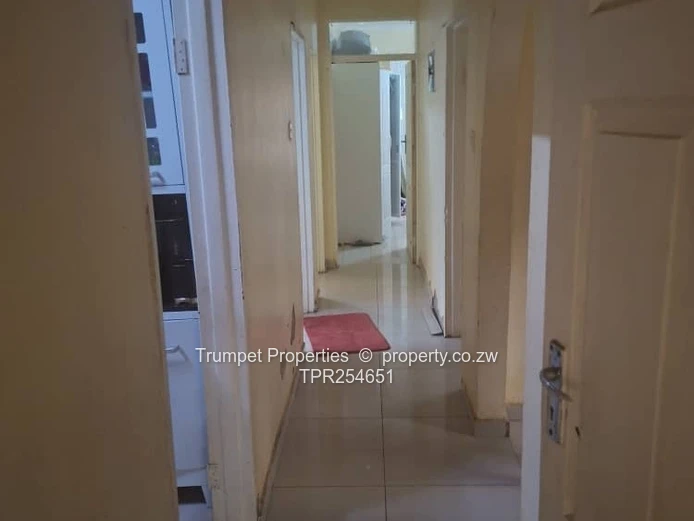 Aspindale Park 4-Bed: Bright Tiled Lounge & Fitted Kitchen