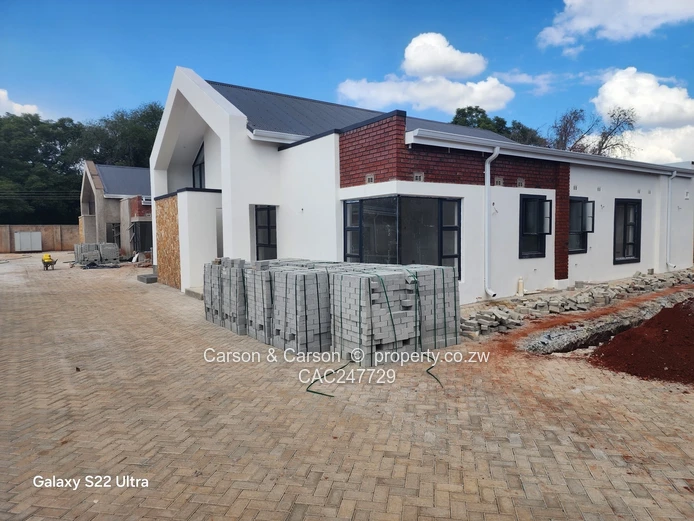 Modern 3-Bed, 2-Bath Garden Flat with Borehole – Borrowdale