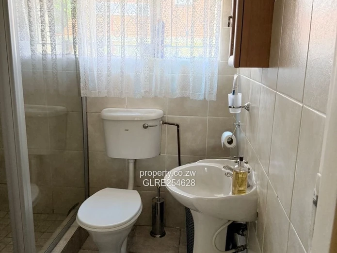 Sunlit 2-Bed Belvedere Home — Borehole, Lush Lawn