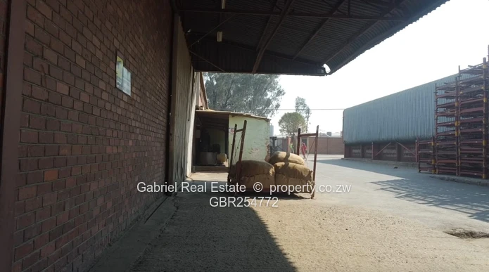 Conveniently located Warehouse & Factory along Glenagles road.