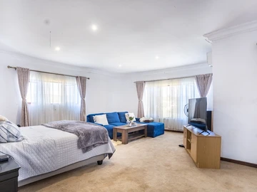 8 Bedroom House