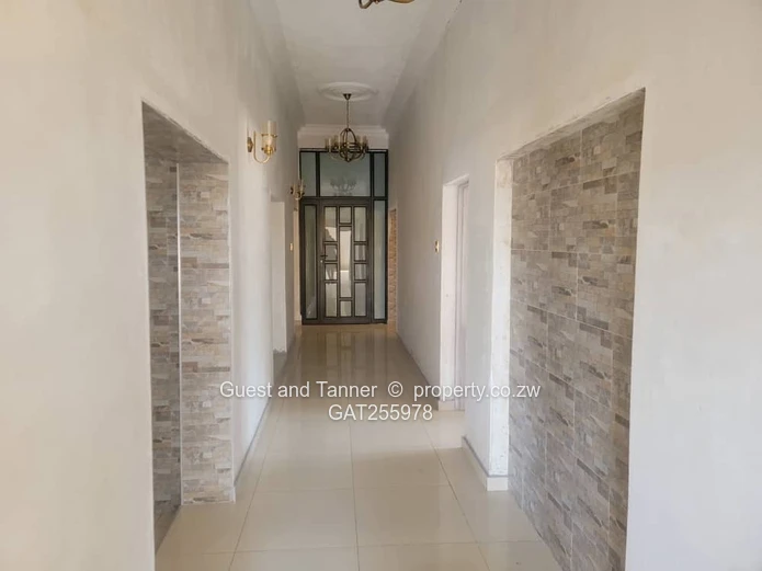 Glen Lorne | Spacious 6-Bedroom Family Home (Sole Mandate)