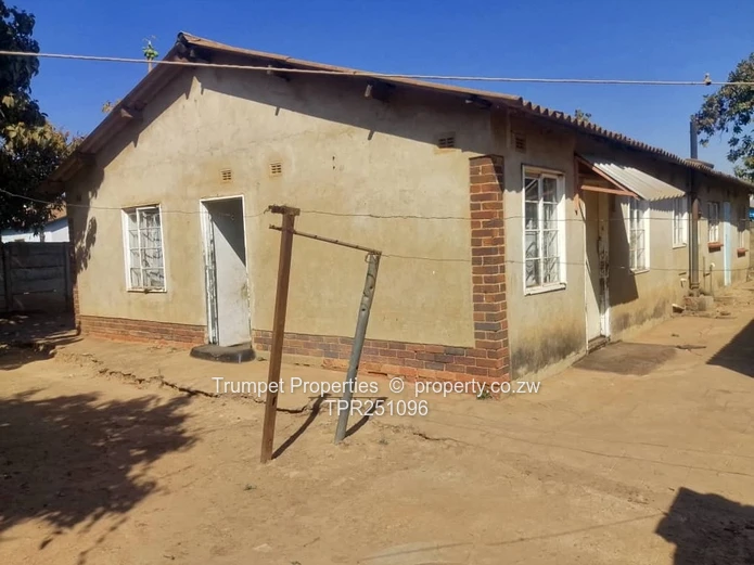 Mufakose 5-Bed Home — Verandah, Secure Yard & Good ZESA
