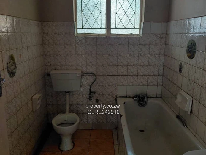 Belvedere 3-Bed Home - Tiled Lounge & Borehole