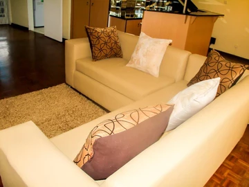 2 Bedroom Flat & Apartment