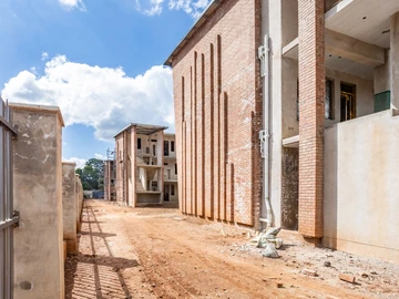 2 Bedroom Flat & Apartment