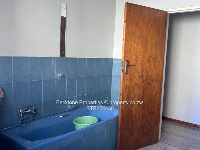 Selbourne Park: 4-Bed Home with Pool on 2500m²