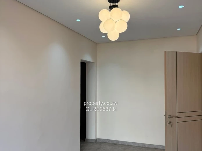 Sunlit Greystone Park 3-Bed Apartment — Balcony & Modern Baths
