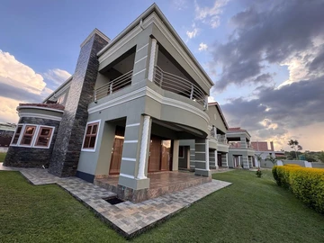 8 Bedroom House
