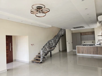 3 Bedroom Flat & Apartment