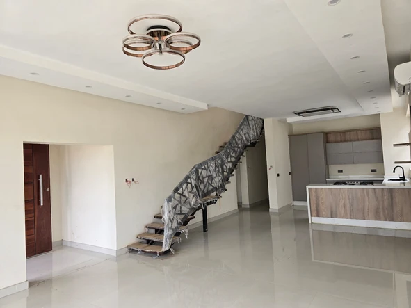 3 Bedroom Flat & Apartment