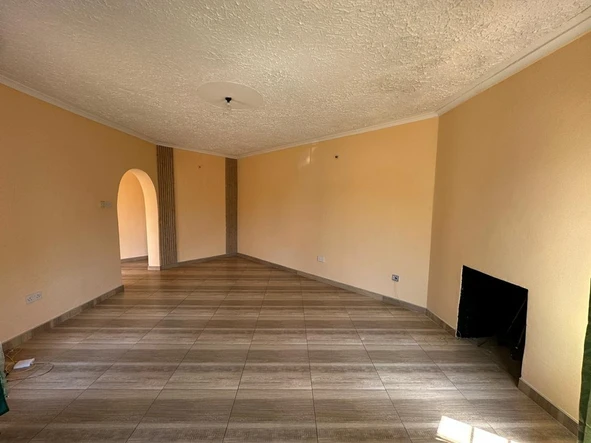 3 Bedroom Flat & Apartment