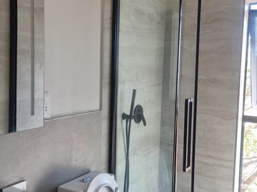 2 Bedroom Flat & Apartment