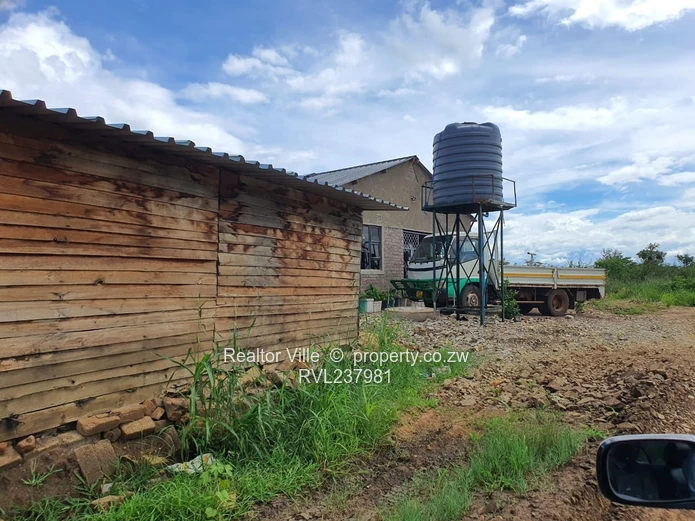 300m² Kadoma Stand — Main Road Frontage, Subdivision Potential (Sole Mandate)