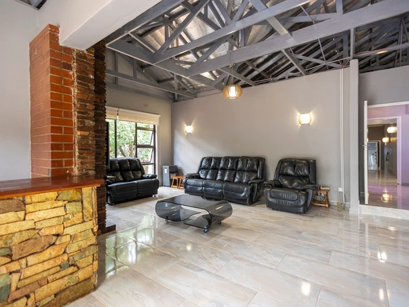 6 Bedroom House