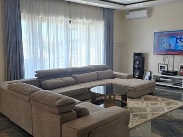 6 Bedroom House