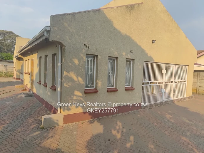 Vacant, mint, 4 beds+ study Tynwald North to rent (Sole Mandate)