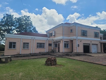 6 Bedroom House