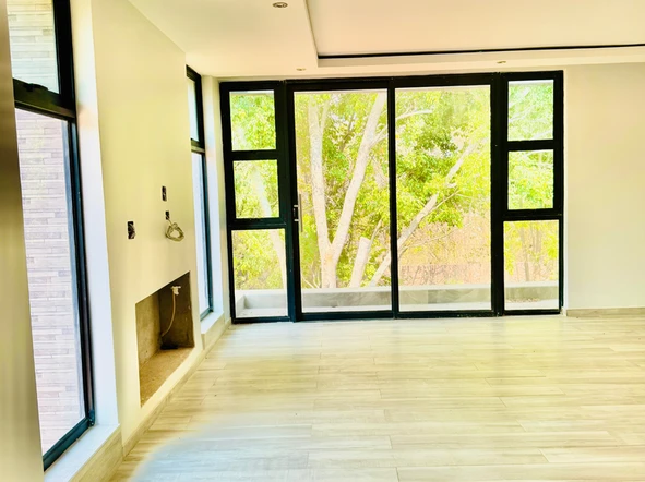 4 Bedroom Flat & Apartment