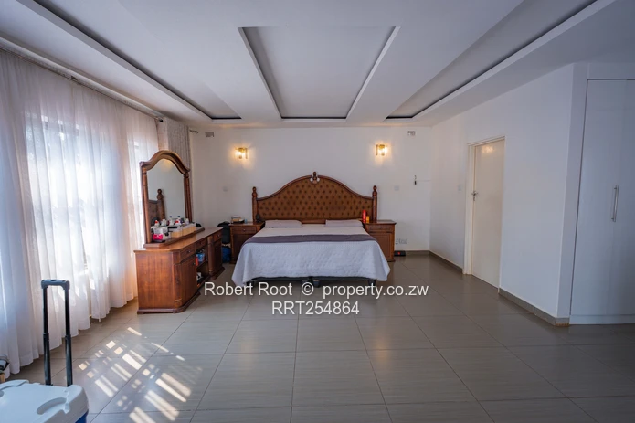 Prime 8 Bed Pomona House for Sale (Sole Mandate)